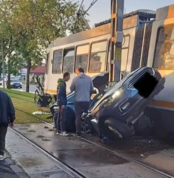 Un şofer a murit după ce maşina sa a fost lovită de un tramvai. Vatmanul, rezultat pozitiv la DrugTest