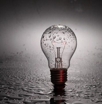 Peste 28.000 de consumatori fără energie electrică după incidentele din rețelele de medie și joasă tensiune