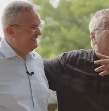 Ciucă anunţă că îşi va prezenta cartea „În slujba ţării” duminică, în emisiunea culinară a lui Mircea Dinescu de la Prima TV