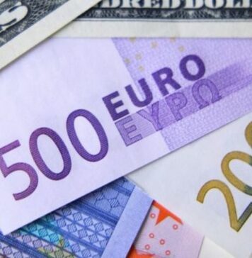 Euro trades at 4.9755 RON