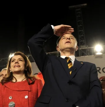 „Geoană nu are cum să ajungă în turul doi fără o structură puternică de partid care să-l susţină; nici suveraniştii nu mai pot spera, fiind mult prea divizaţi”, spune Sorin Roşca Stănescu