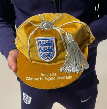 Harry Kane a primit o şapcă de aur pentru selecţia cu numărul 100 în naţionala Angliei