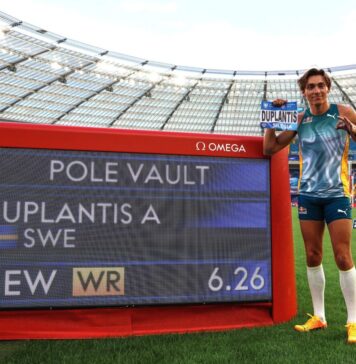 Armand Duplantis l-a învins pe Karsten Warholm într-o cursă inedită de 100 m