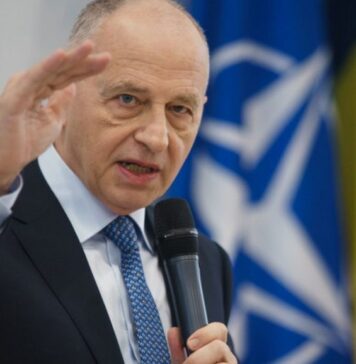 Geoană va fi decorat marți cu Ordinul NATO „Serviciul Merituos”, în semn de recunoaștere a „excepționalei activități în slujba Alianței Nord-Atlantice”