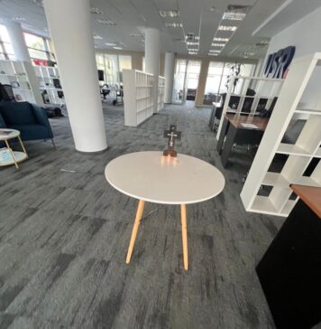 Lasconi a adus un preot ca să facă sfeştanie şi să alunge duhurile rele din sediul central al USR