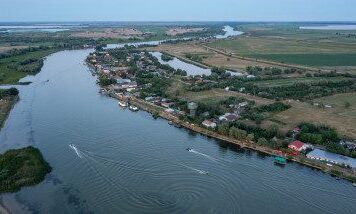 Fragmente de dronă de origine rusească, găsite de MApN și SRI într-o zonă aflată la sud de localitatea Plauru din judeţul Tulcea
