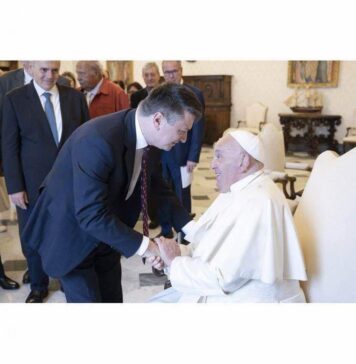 Deputatul PSD Ionuţ Vulpescu, preşedintele Adunării Interparlamentare a Ortodoxiei (AIO), primit de Papa Francisc