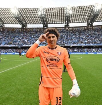 Portarul mexican Guillermo Ochoa, ajuns la 39 de ani, a semnat cu formaţia portugheză AVS