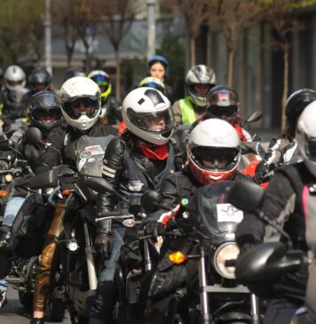 Asociaţia Femeilor Motocicliste, paradă moto în București și Cluj, pentru a marca Luna Internaţională a Conştientizării Cancerului Mamar