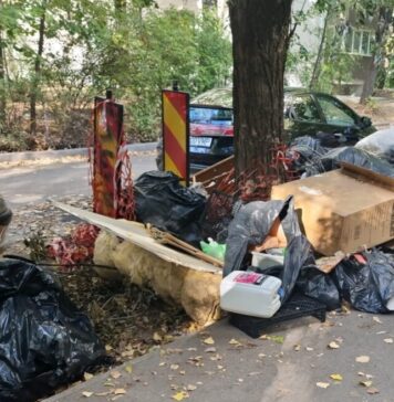 VIDEO/ Au aruncat resturi de mobilă și alte deșeuri pe trotuar, dar au fost prinși! Primăria Sectorului 6 face apel la cetățeni să raporteze infracțiunile de acest gen!