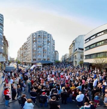 FOTO/ Peste un milion de bucureșteni și turiști, la cea de-a IV-a ediție a eveimentului „Străzi deschise, București – Promenadă urbană”.