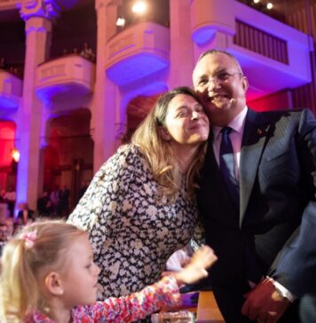 Ciucă: Nu sunt politician ca Mihai Tudose, ca Marcel Ciolacu, ca Viorel Hrebenciuc, de la PSD. 35 de ani am fost la serviciu, mi-am clădit o carieră. Alții au stat 35 de ani în politică și 5 ani la serviciu