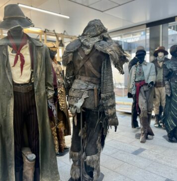 Costumele purtate de Nicole Kidman, Jude Law și Renée Zellweger, în București la Bienala de Scenografie