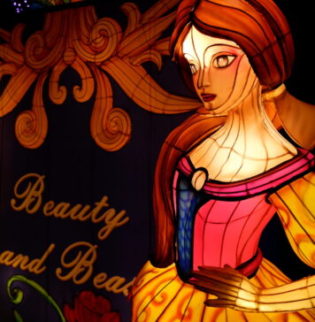 Intră în lumea magică din ”Frumoasa și Bestia”. O nouă ediție Garden of Lights la Grădina Botanică din București – FOTO