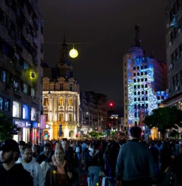 Record de vizitatori la Spotlight – 300.000 de persoane au participat la spectacolele de lumină și experiențele interactive