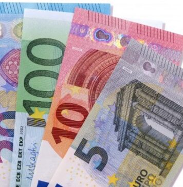 Euro trades at RON 4.9732