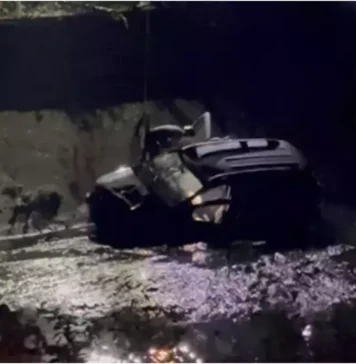 Un șofer drogat a plonjat cu mașina în râul Dâmbovița – FOTO