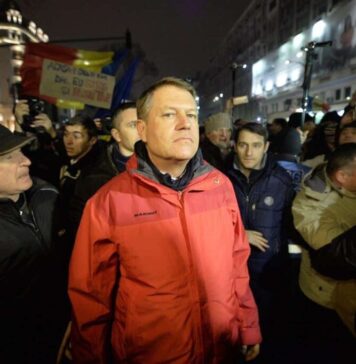 „Protestatarul Ceaușescu și Iohannis sau ”Uite-așa se-ntoarce roata/ de pe stânga mai pe dreapta” (activenews.ro)