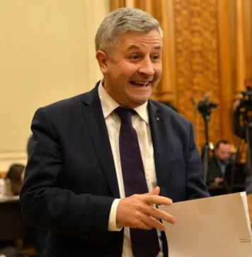 „Ideea scoaterii Dianei Şoşoacă de la prezidenţiale i-a aparţinut lui Florin Iordache şi a fost executată de oamenii PSD de la CCR; acum, Hrebenciuc are misiunea să aducă vreo 400.000 voturi de la PSD spre Simion”, spune liberalul Alexandru Muraru