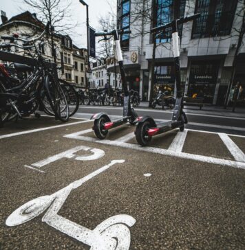 Bărbat care mergea pe trotinetă, accidentat mortal de o maşină, pe Drumul Osiei din Bucureşti