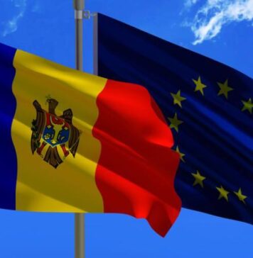 „UE este o entitate aflată cu un picior în groapă; în ciuda lătrăturilor isterice ale Ursulei-Pfizer, UE este incapabilă să mai integreze vreo țară altfel decât formal. Chiar dacă s-ar merge pe „Planul Draghi”, de aruncare aiuristică cu bani în piață, tot n-ar fi bani deoarece acei bani ar servi, în principal, marilor economii europene pentru a nu se prăbuși. Nici vorbă să ajungă banii la noii intrați. Iar noii intrați intră pentru bani, nu pentru altceva, sperând, ca și noi, că vor curge râuri de lapte și miere, iar câinii vor zburda cu colacii în coadă”, scrie analistul politic Dan Diaconu