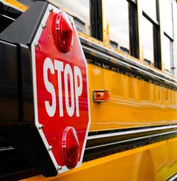 Abandonul școlar din România, o poveste de oportunităţi ratate. Un tânăr care abandonează studiile câştigă în medie cu aproximativ 190.000 euro mai puţin pe parcursul vieţii decât un absolvent de liceu