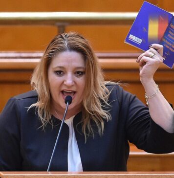 Lumea Justiţiei.ro: „CCR a comis cel mai grav atentat la democraţie prin invalidarea candidaturii Dianei Şoşoacă. Candidatura ei fusese deja avizată de BEC, fără să se constate nereguli. Opiniile politice şi viziunea politică ale Dianei Sosoaca nu pot constitui motive pentru blocarea candidaturii. Dreptul de a ocupa o funcţie poate fi anulat doar prin hotărâre judecătorească definitivă”