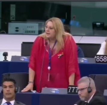 Diana Şoşoacă: România se întoarce în perioada neagră sovietică a anilor ’50 dacă am ajuns să reinstaurăm delictul de opinie ca pedeapsă; să ne pregătim pentru un nou „Experiment Piteşti”