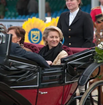 „Împărăteasa Ursula I și lovitura de stat a Bruxelles-ului” (activenews.ro)