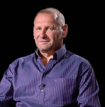 Viorel Cataramă atrage atenţia: USR nu este un partid de dreapta ci, dimpotrivă, e pe partea stângă a eşicherului politic; a-l cataloga ca fiind de dreapta ar însemna să tragă voturi din bazinul PNL