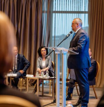 Ciucă: La Forumul Educației din Iași, am vorbit despre provocările din educație, mai ales în contextul noii legi a educației