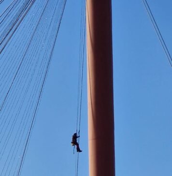 Cea mai mare perdea de lumini din România, pe podul hobanat din Parcul Drumul Taberei