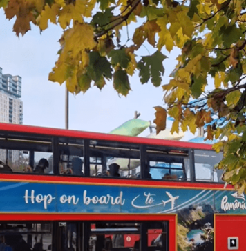 Ministerul Economiei: 250 de autobuze din Londra, Manchester, Birmingham și Liverpool poartă mesajul „Hop on board to România”!