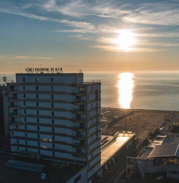Crowne Plaza Constanța – Mamaia Beach, primul hotel sub acest brand din afara Bucureștiului, lansează facilitățile pentru evenimente corporate și private