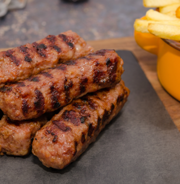 Ciorba, mititeii și salata de varză, cele mai comandate preparate tradiționale în ultimul an prin Glovo