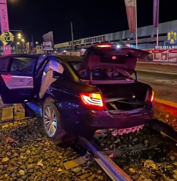 Traficant de droguri, implicat într-un accident în Sectorul 6. Șoferul a lovit un stâlp și a ajuns pe linia de tramvai