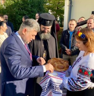 EXCLUSIVE – Prime Minister Ciolacu welcomed with bread and salt in Romania’s community in the Paris region (Suresnes)