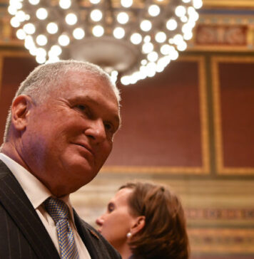 Adrian Zuckerman, fost ambasador al SUA în România, îl susține pe Nicolae Ciucă la prezidențiale