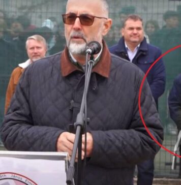 O televiziune maghiară din Târgu Mureş a „decolorat” eșarfa cu tricolorul românesc a primarului din Marghita