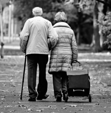 Două femei care au împlinit peste 100 de ani și 30 de cupluri care au aniversat 50 de ani de căsătorie, premiați de DGASPC Sector 3