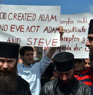 Cozmin Guşă: Sperăm ca Trump să curme ofensiva abjectă a curentului LGBT din Occidentul colectiv şi să reinstaureze normalitatea