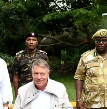 Cozmin Guşă: „Românii se vor îngrozi când vor afla despre batjocura, nesimțirea și luxul pe care le-a practicat cuplul de tristă amintire Klaus și Carmen Iohannis, dar vă asigur că aceasta va deveni și o știre internațională, iar Iohannis, spre ruşinea acestui popor, va fi perceput ca orice lider african, ce-și expune măreția (și prostia) printr-un lux exorbitant”