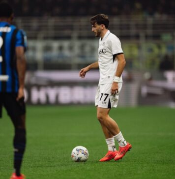 FC Barcelona pregăteşte o ofertă pentru Kvaraţhelia (SSC Napoli), anunţă presa italiană