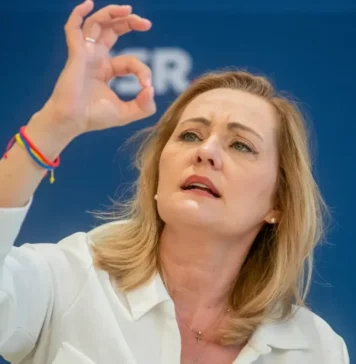 Funeriu: „Să o oprească cineva pe Lasconi din aventura prezidențială, e o insultă la adresa celei mai disfuncționale celule nervoase. Dragi userişti: a luat cam 13 miliarde de ani universului pentru a produce primele celule nervoase. Arătați puțin respect universului pentru 13 miliarde de ani de trudă…”