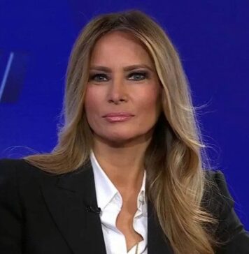„Personalitatea internațională a săptămânii – Melania Trump: O Primă Doamnă inteligentă și sofisticată, care a întors votul feminist în favoarea soțului său!”, spune Daria Guşă