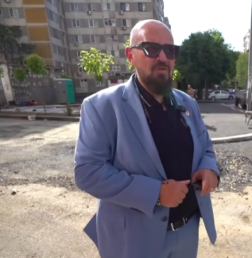 Cristian Popescu Piedone a sunat la 112 după ce-a primit niște filmări din care reiese că în cabinetele de vot de la secția din satul Milcovățu, comuna Letca Nouă din Giurgiu intră și câte două persoane