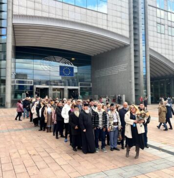 Ziarul italian La Stampa, despre Diana Şoşoacă: A venit la Bruxelles cu preoţi ca să scoată demonii din PE – „satana este aici!”