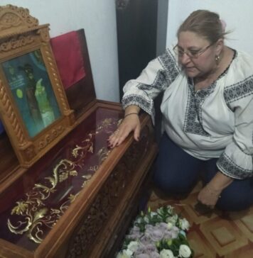 Diana Şoşoacă: „Am depus flori la osemintele sfinte ale lui Mihai Viteazul de la Mănăstirea Plăviceni, unde sâmbătă am organizat cel mai mare parastas național pentru eroii neamului”