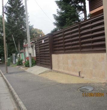 Poliția Locală Sector 2 a amendat proprietarul unei case pentru că și-a făcut rampă de acces în curte