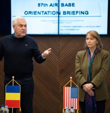 Ministrul Apărării şi ambasadorul SUA, în vizită la Baza 57 Aeriană de la Mihail Kogălniceanu
